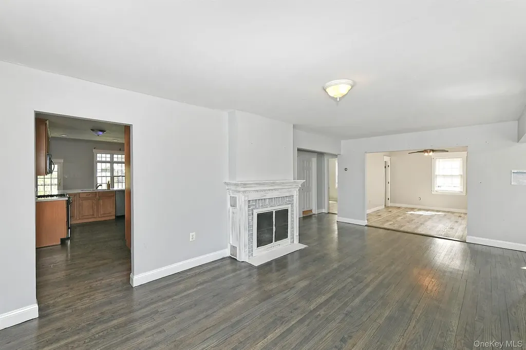 86 Horton Place Syosset NY 11791