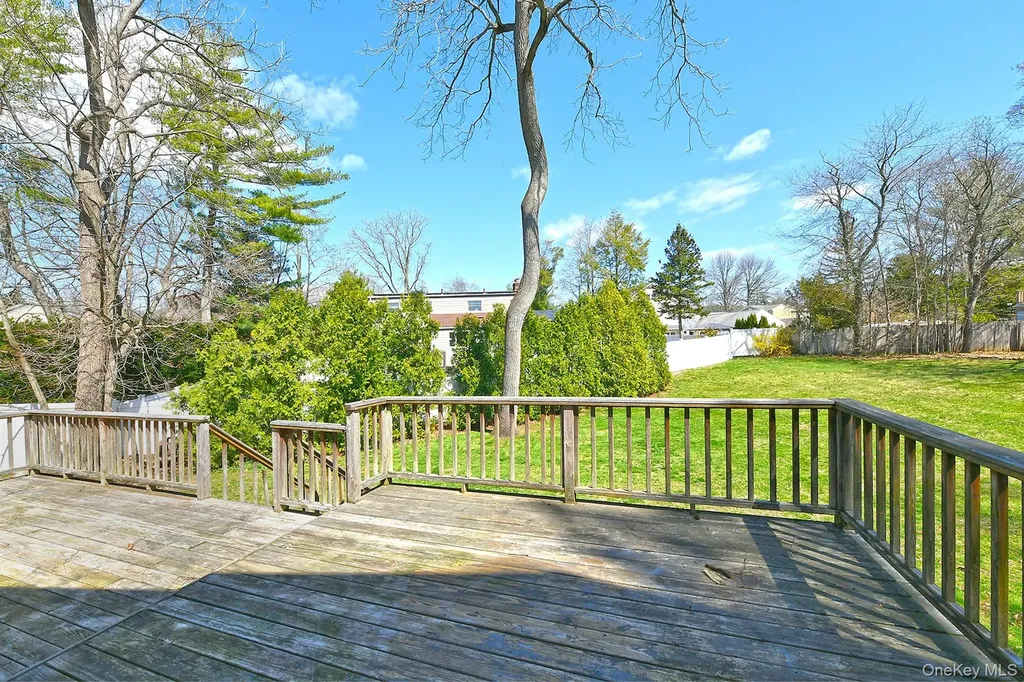 86 Horton Place Syosset NY 11791