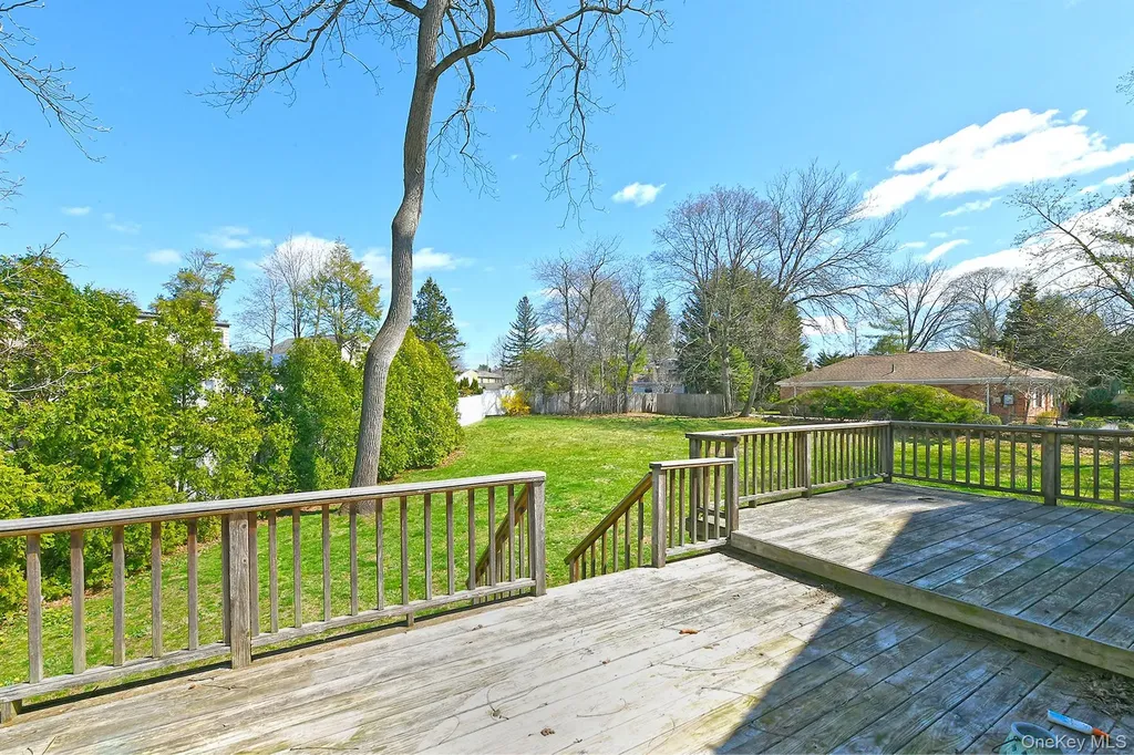 86 Horton Place Syosset NY 11791