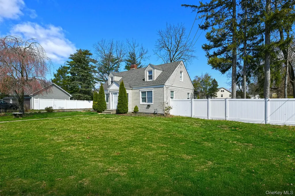 86 Horton Place Syosset NY 11791
