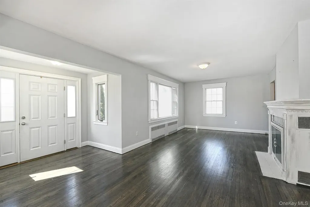 86 Horton Place Syosset NY 11791