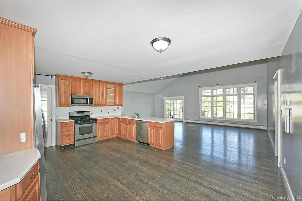 86 Horton Place Syosset NY 11791