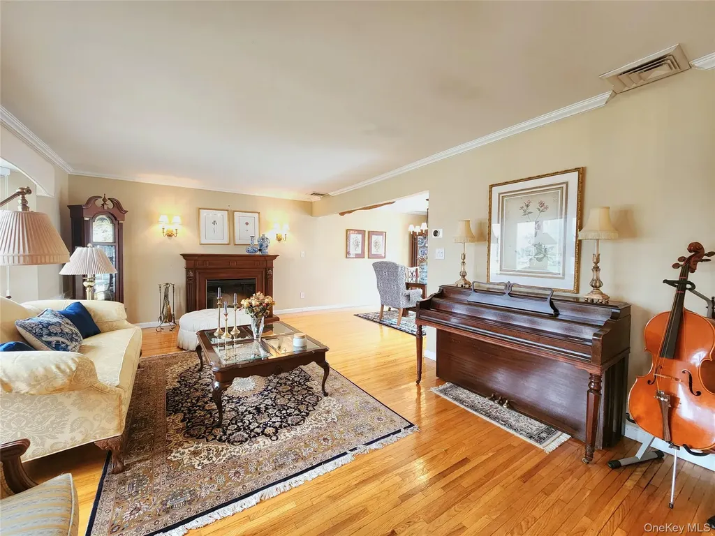 7 Market Drive Syosset NY 11791