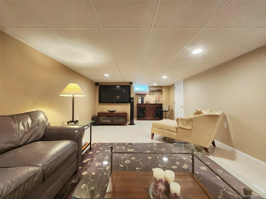 7 Market Drive Syosset NY 11791