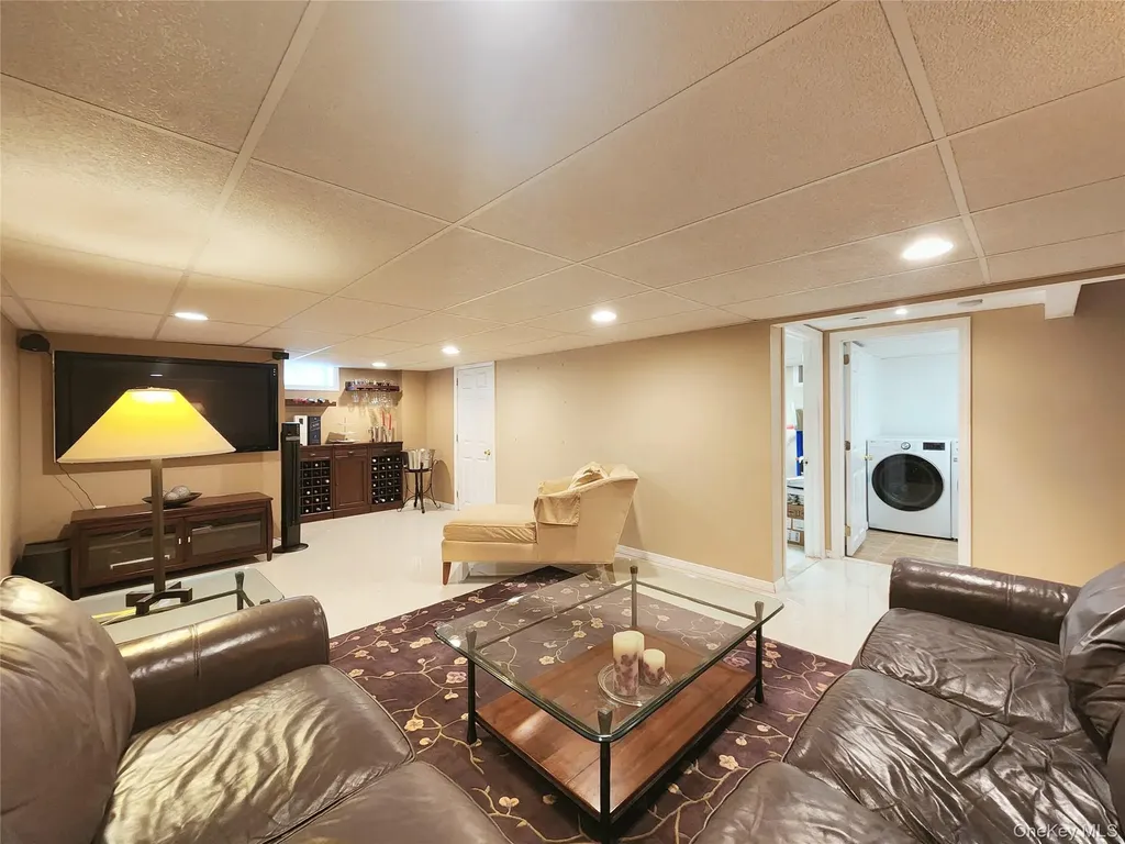 7 Market Drive Syosset NY 11791