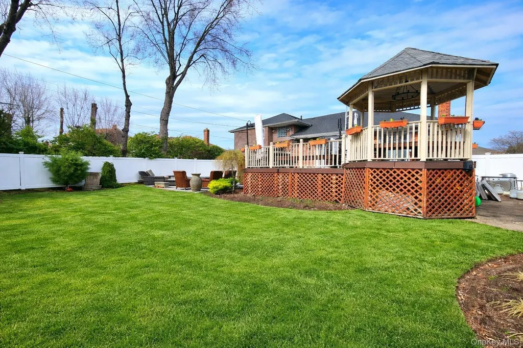 7 Market Drive Syosset NY 11791