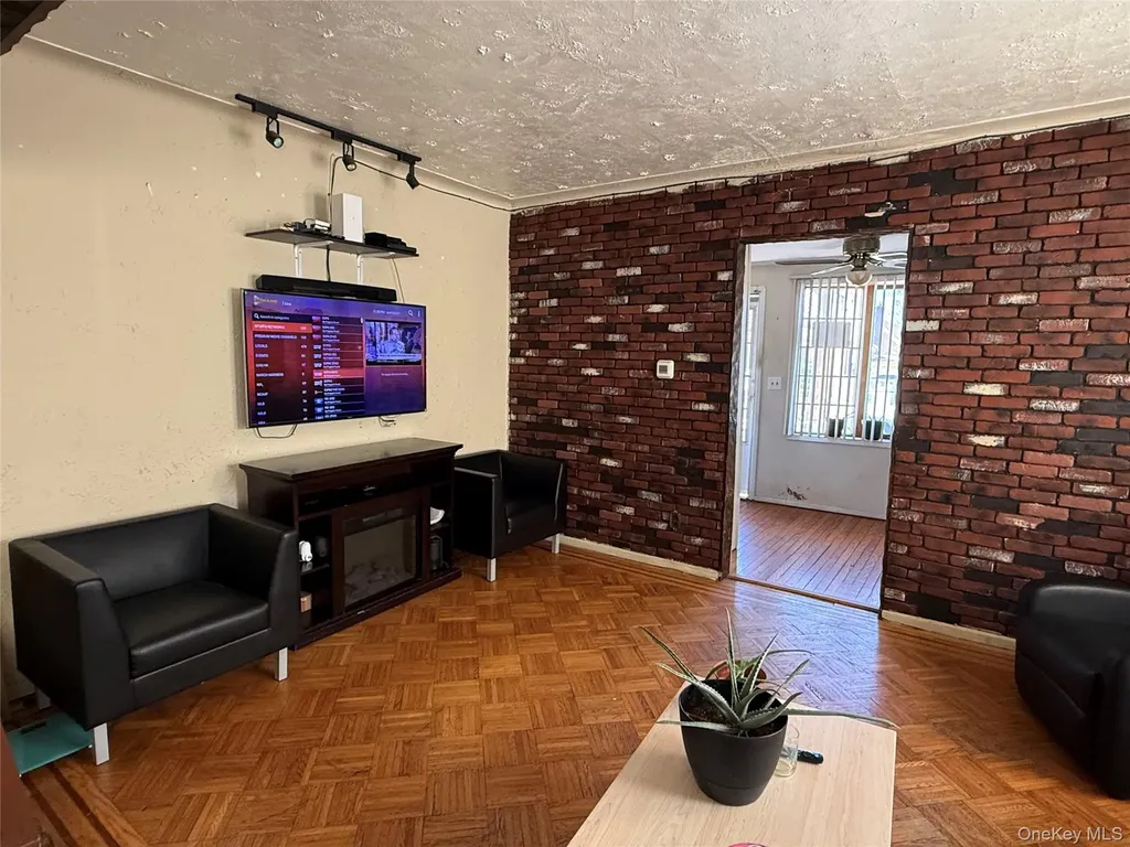 53 Dewitt Street Valley Stream NY 11580