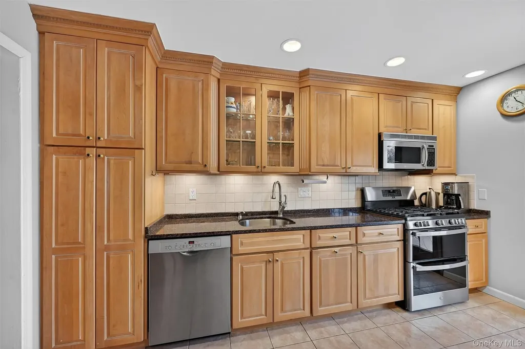 20 Prides Crossing New City NY 10956