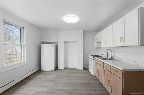11 Aka 13 Lincoln Terrace Yonkers NY 10701
