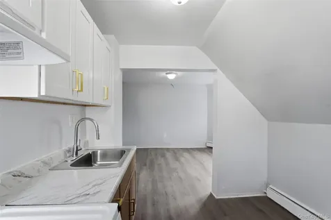 11 Aka 13 Lincoln Terrace Yonkers NY 10701