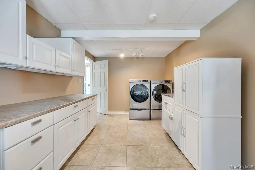 68 Hill Drive Bohemia NY 11716