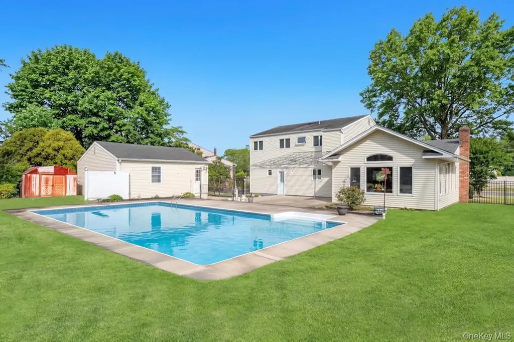 68 Hill Drive Bohemia NY 11716