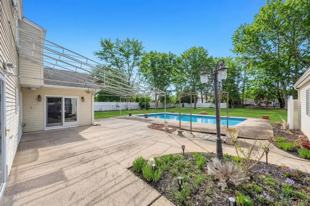 68 Hill Drive Bohemia NY 11716