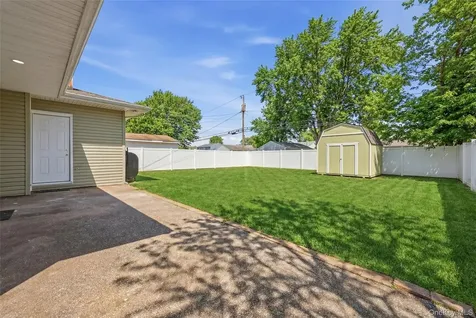 34 Croydon Road Amityville NY 11701