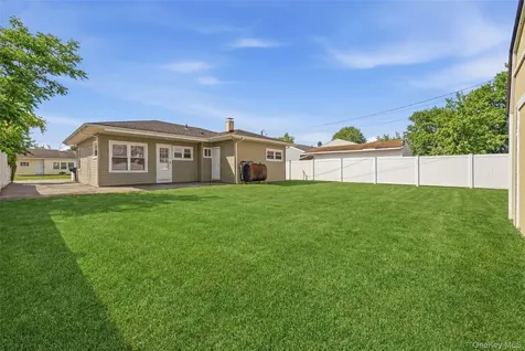 34 Croydon Road Amityville NY 11701
