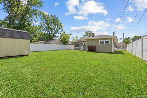 34 Croydon Road Amityville NY 11701