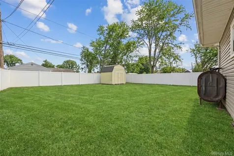 34 Croydon Road Amityville NY 11701