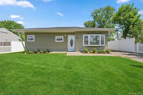 34 Croydon Road Amityville NY 11701