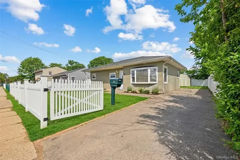 34 Croydon Road Amityville NY 11701