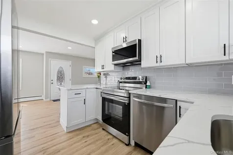 34 Croydon Road Amityville NY 11701