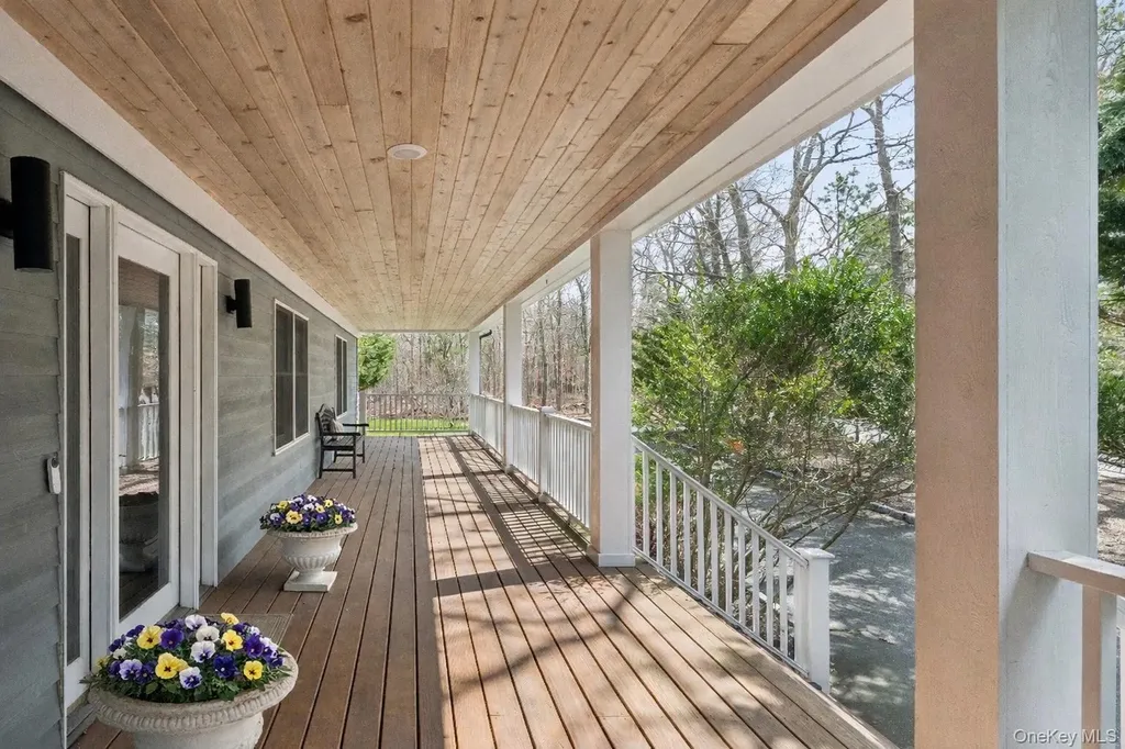 9 Red Creek Circle Hampton Bays NY 11946