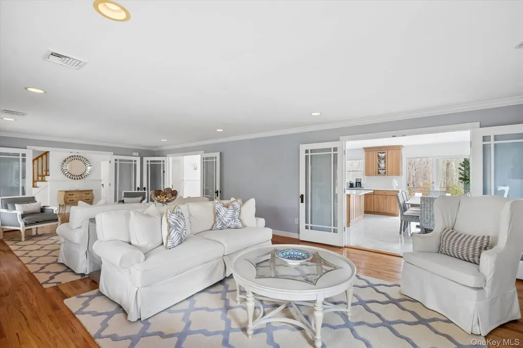 9 Red Creek Circle Hampton Bays NY 11946