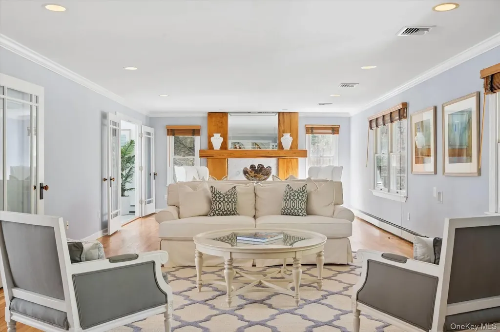 9 Red Creek Circle Hampton Bays NY 11946