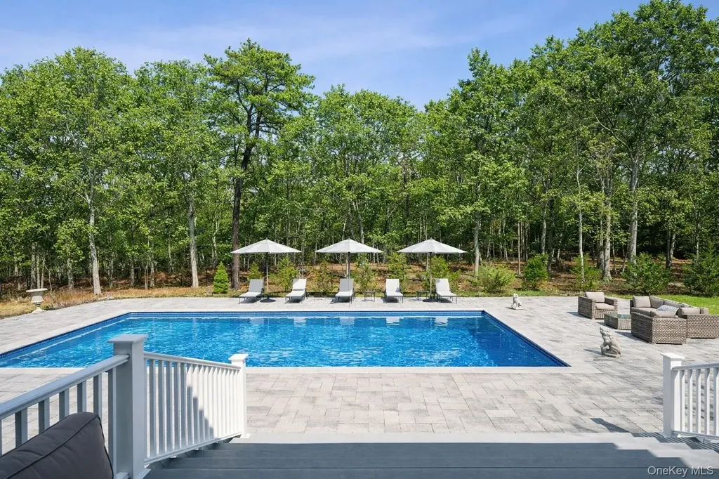 9 Red Creek Circle Hampton Bays NY 11946