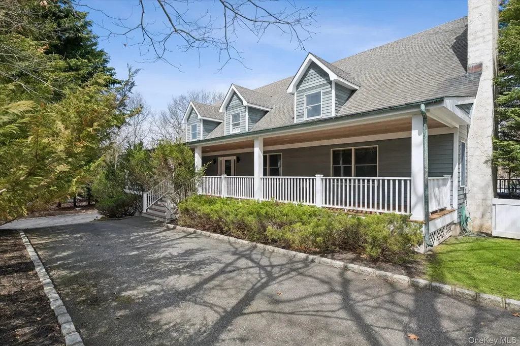 9 Red Creek Circle Hampton Bays NY 11946