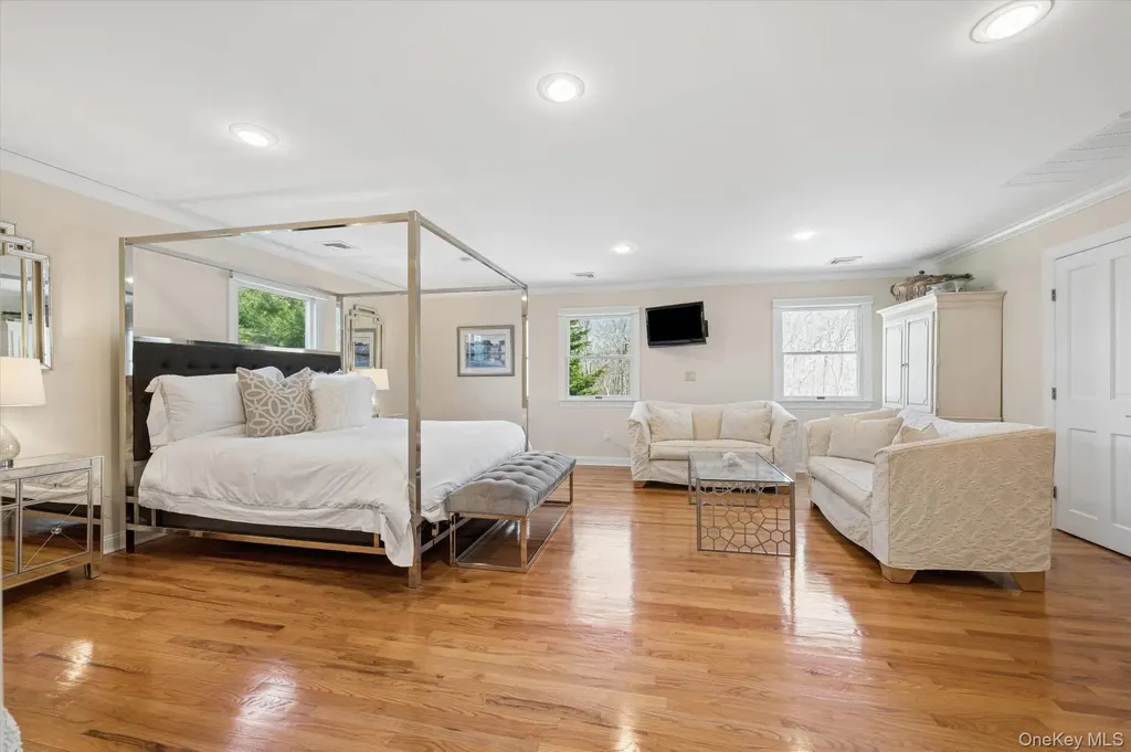 9 Red Creek Circle Hampton Bays NY 11946
