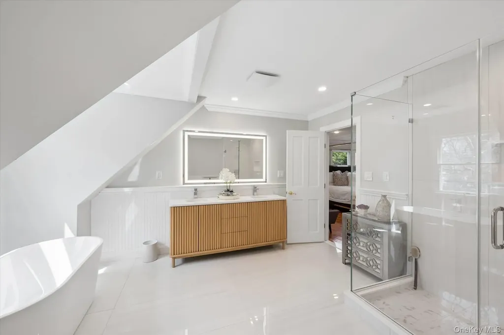 9 Red Creek Circle Hampton Bays NY 11946