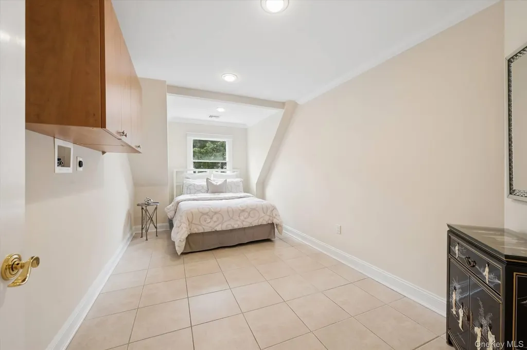 9 Red Creek Circle Hampton Bays NY 11946