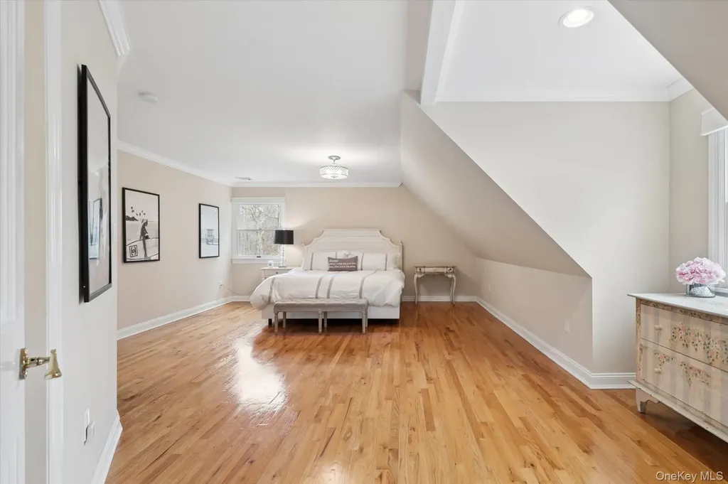 9 Red Creek Circle Hampton Bays NY 11946