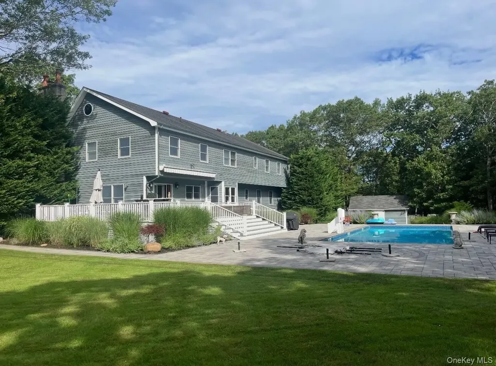 9 Red Creek Circle Hampton Bays NY 11946