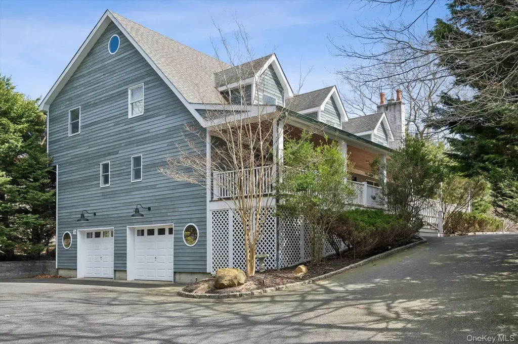 9 Red Creek Circle Hampton Bays NY 11946