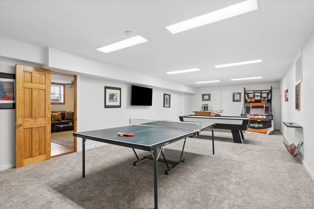 9 Red Creek Circle Hampton Bays NY 11946
