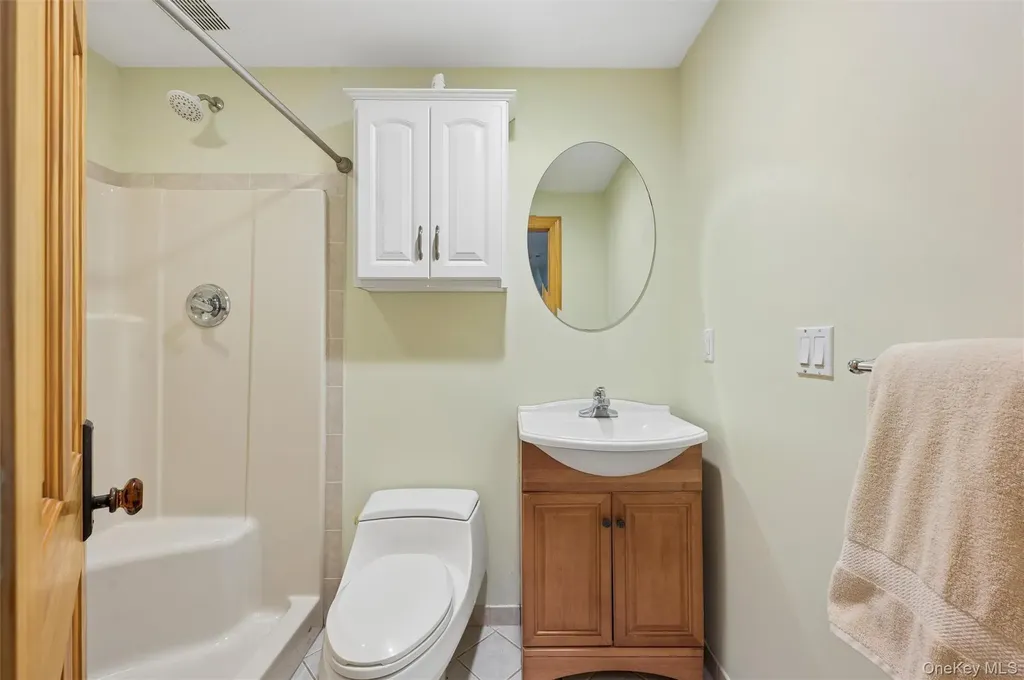 9 Red Creek Circle Hampton Bays NY 11946