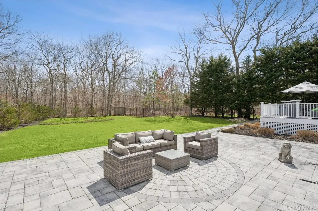 9 Red Creek Circle Hampton Bays NY 11946