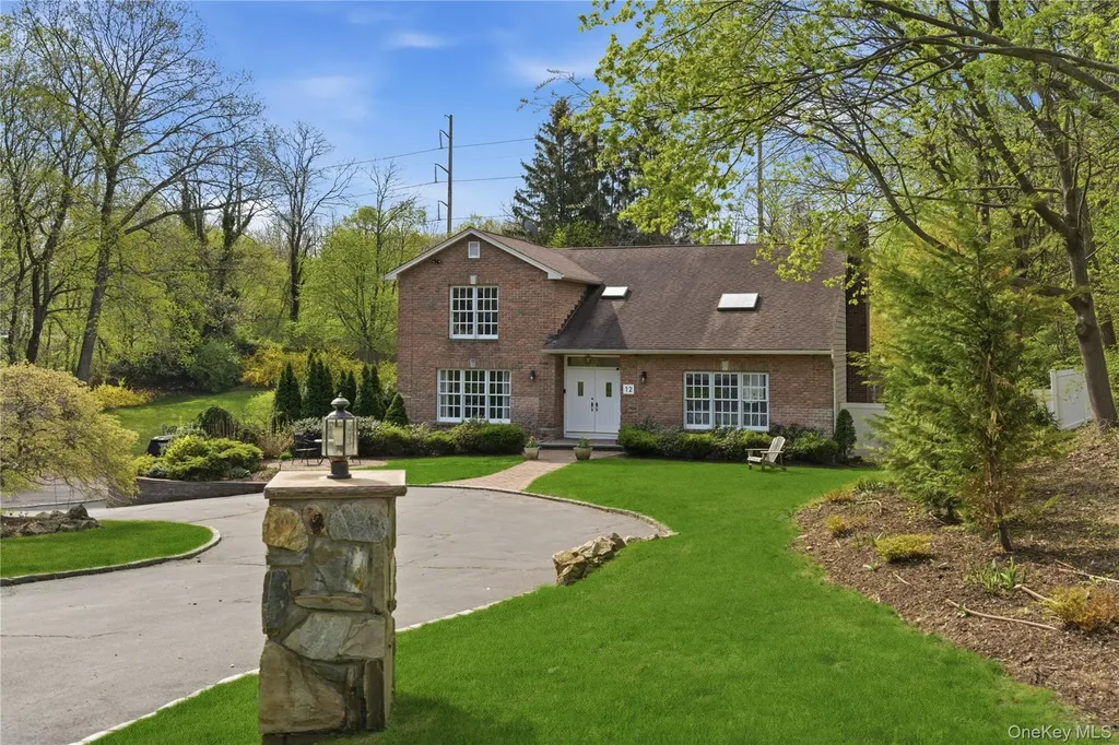 12 Pond Drive Syosset NY 11791