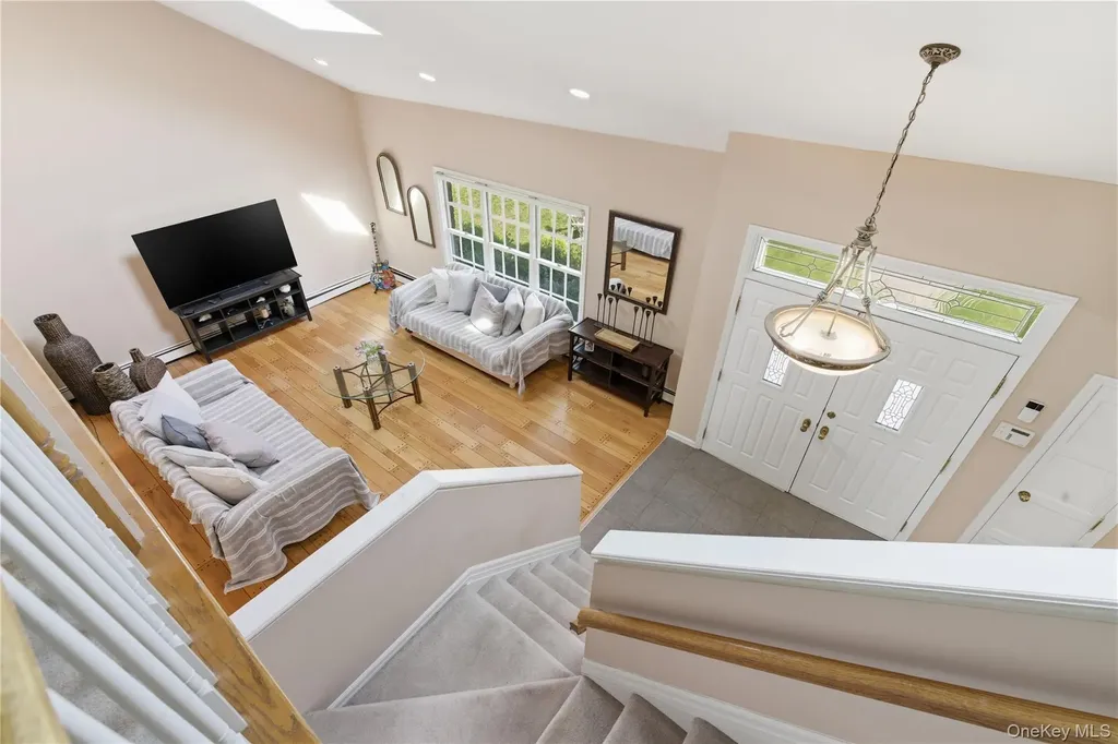 12 Pond Drive Syosset NY 11791