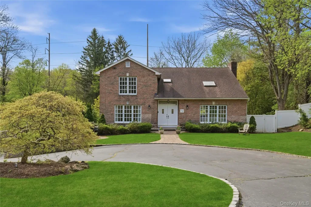 12 Pond Drive Syosset NY 11791