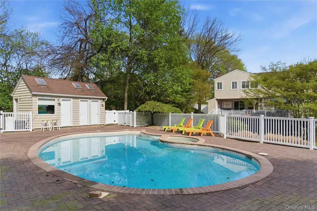 12 Pond Drive Syosset NY 11791