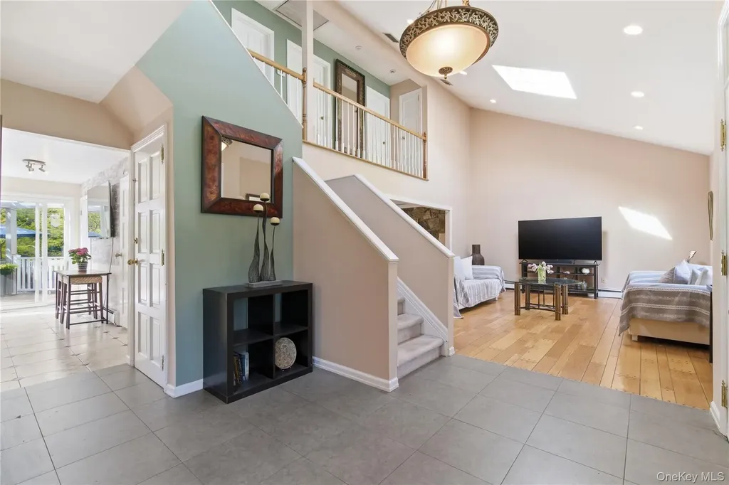 12 Pond Drive Syosset NY 11791