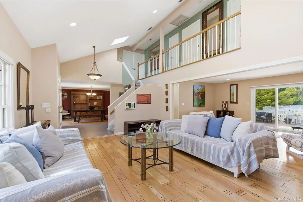 12 Pond Drive Syosset NY 11791