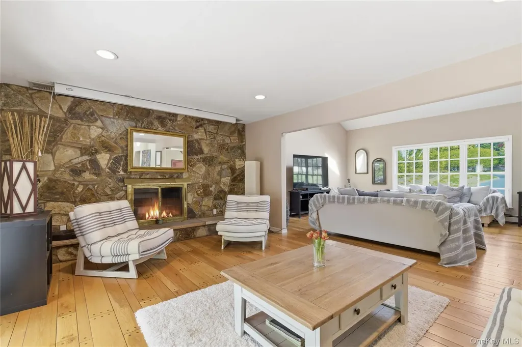 12 Pond Drive Syosset NY 11791