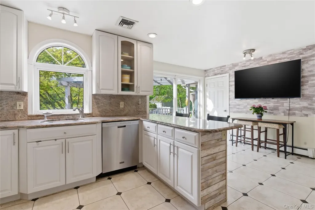 12 Pond Drive Syosset NY 11791