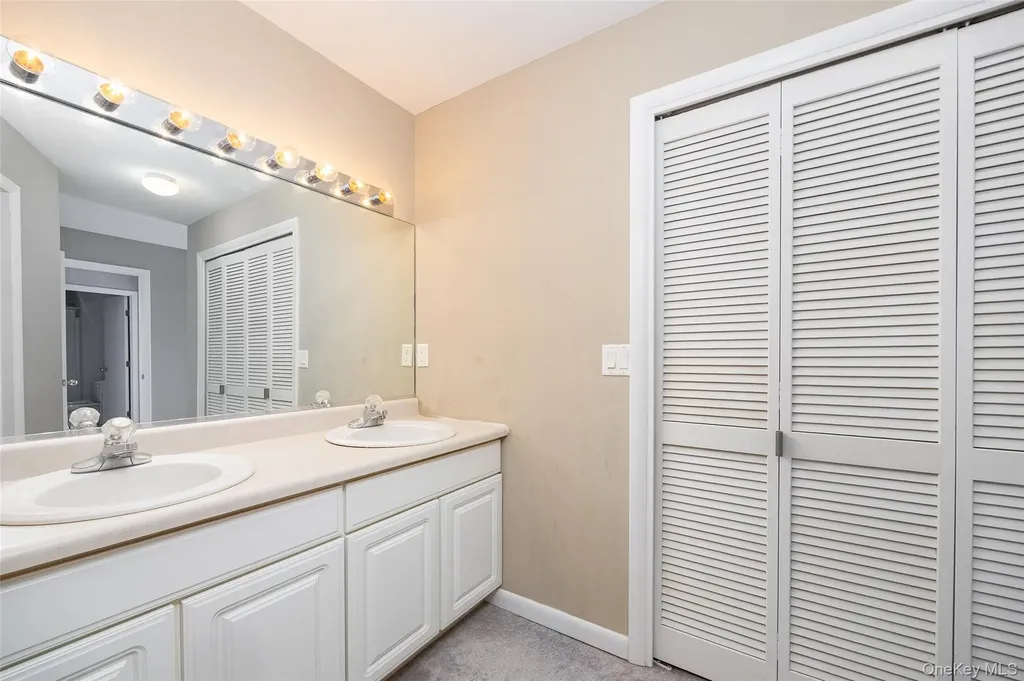 237 Panorama Court Poughkeepsie NY 12603