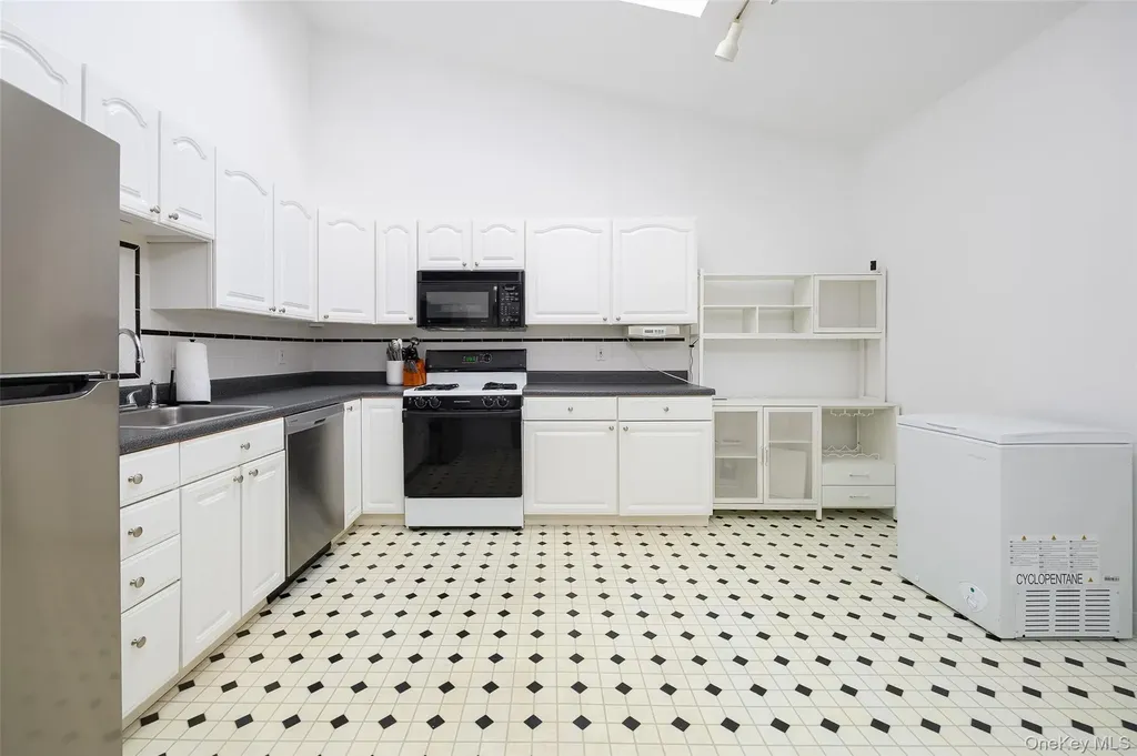 237 Panorama Court Poughkeepsie NY 12603