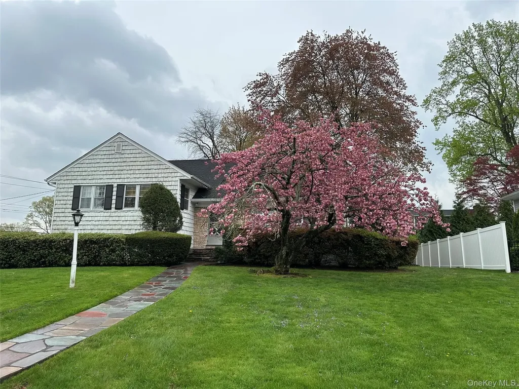 285 Stuart Drive New Rochelle NY 10804