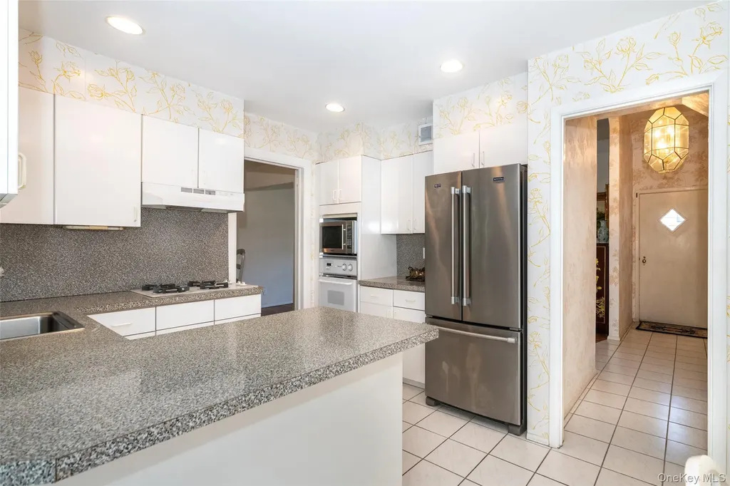 285 Stuart Drive New Rochelle NY 10804